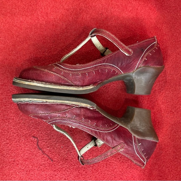 EL NATURALISTA Sz 38 T-Strap Low Heel Mary Jane Style Leather Almond Toe Shoes - Picture 5 of 10